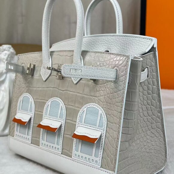 Classic Hermes Bag: A Stylish and Versatile Choice for Elegance - Picture 3 of 7